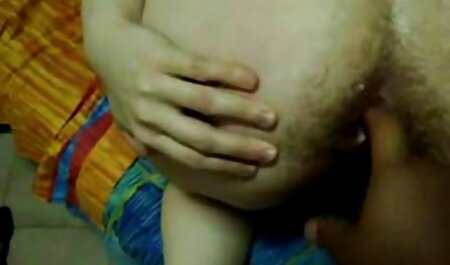 Volwassen man die naakt Russisch meisje aanraakt. gratis neukfilm